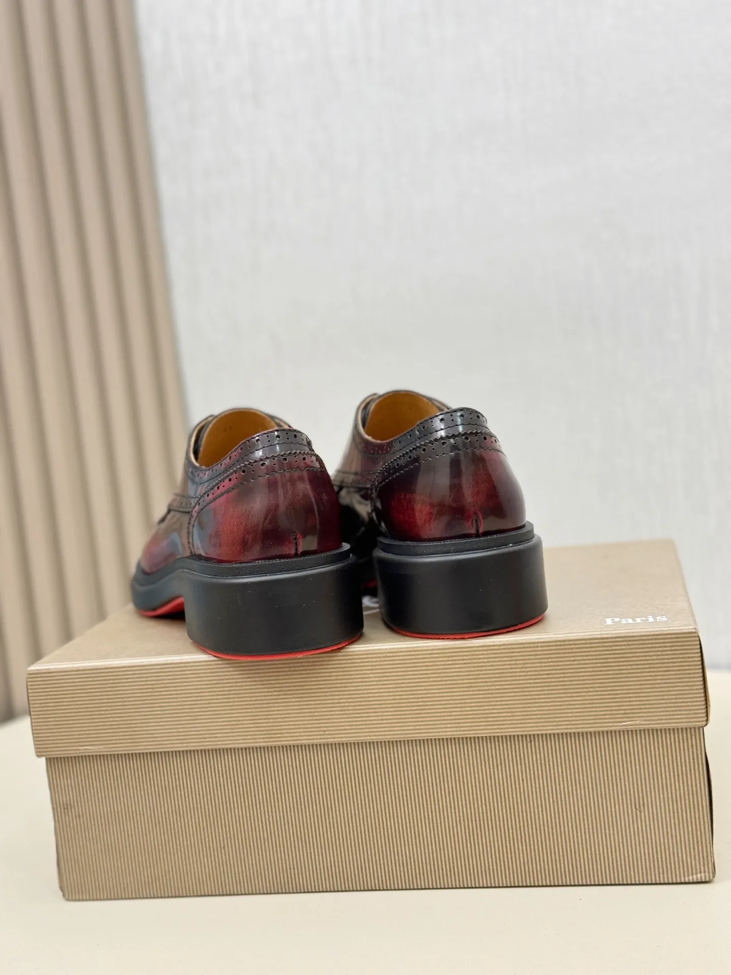 [CL～High-end men’s red-soled shoes] Top P: 880💰. Size: 39-44 (38.45.46 can be customized) 🆑Top original order purchasing agent Imported open-edge bead fabric and water-dyed cowhide inside 🉑️ Imported TPU rubber sole, wear-resistant and non-slip, full of European style.